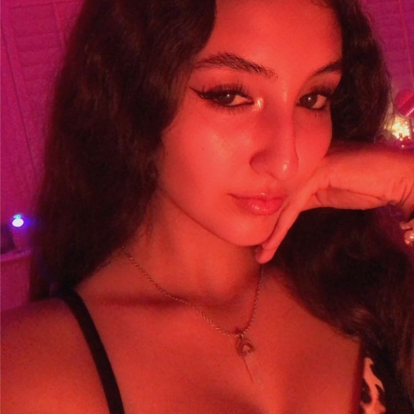 Meet your Posher, Allie - Picture 4 of 4